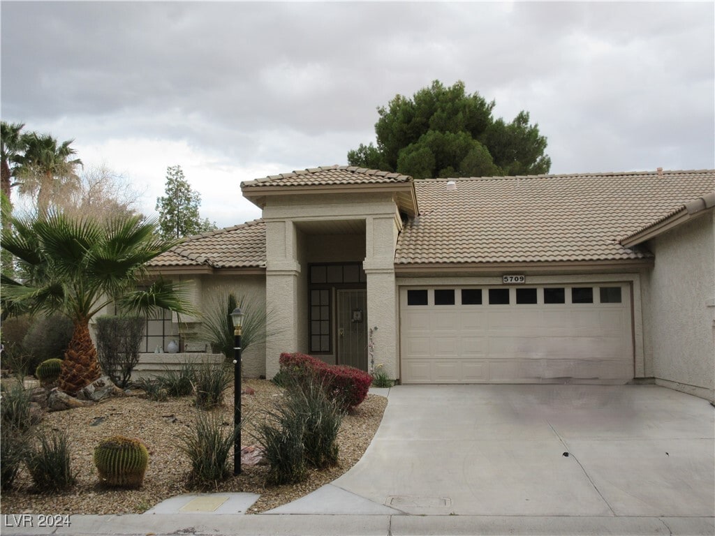 Primary Photo - 5709 Colwood Ln