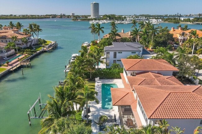 Building Photo - Exclusive Bird Key Waterfront Estate – 5BR Luxury Annual Rental