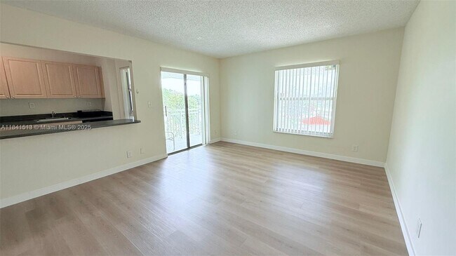 Foto del edificio - 605 S Pine Island Rd