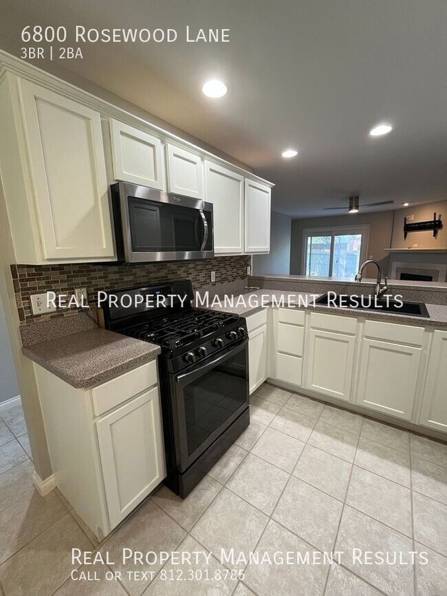Foto del edificio - 6800 Rosewood Ln