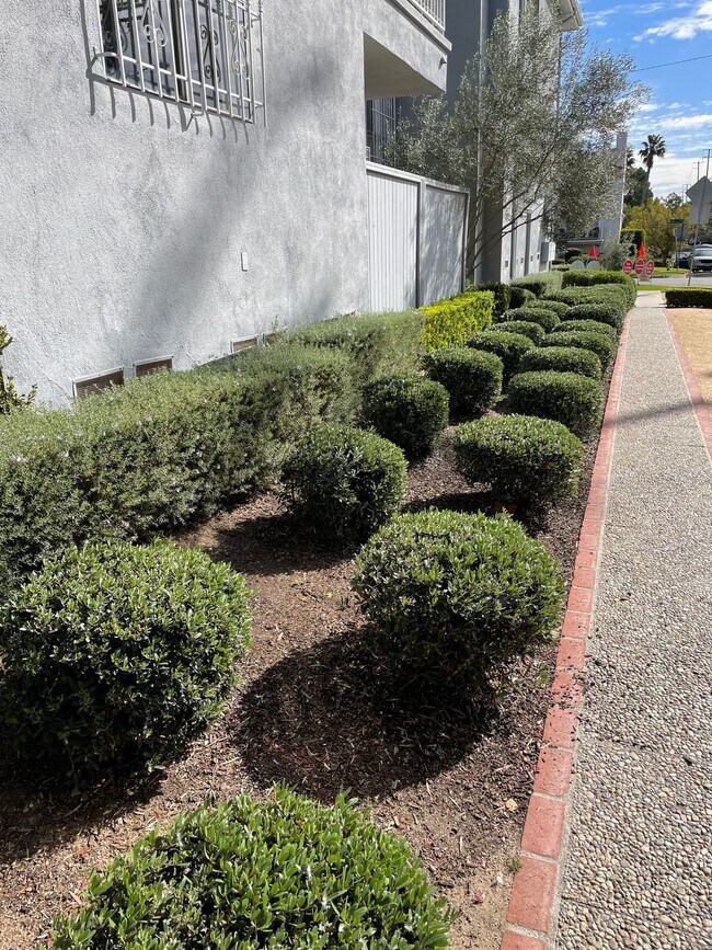 Foto del edificio - 10981 Rose Ave