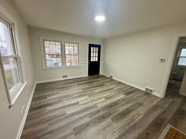 Foto del edificio - 436 Larcomb Ave