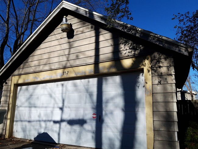 Building Photo - Very nice 3 bedroom 1 bathroom house for r...
