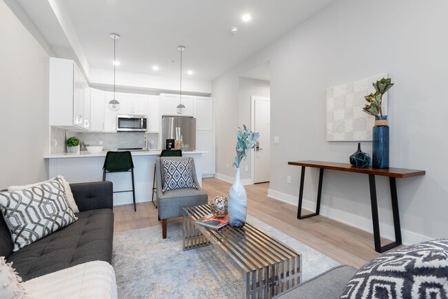Interior Photo - Washington Court (52 W)