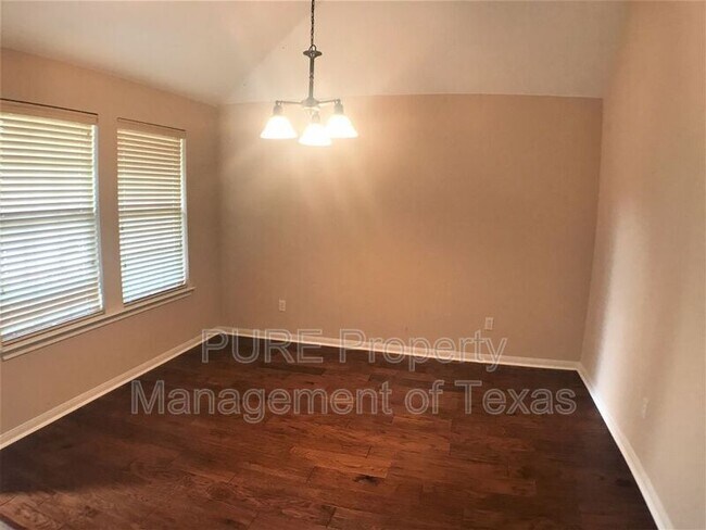 Foto del edificio - 3808 Noe Ln