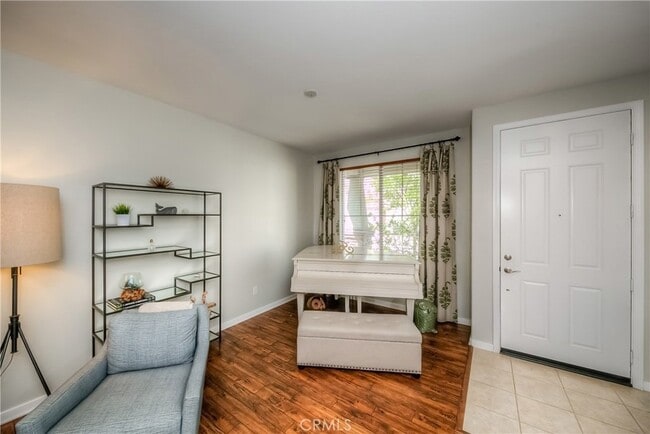 Building Photo - 662 E Gardenia Dr