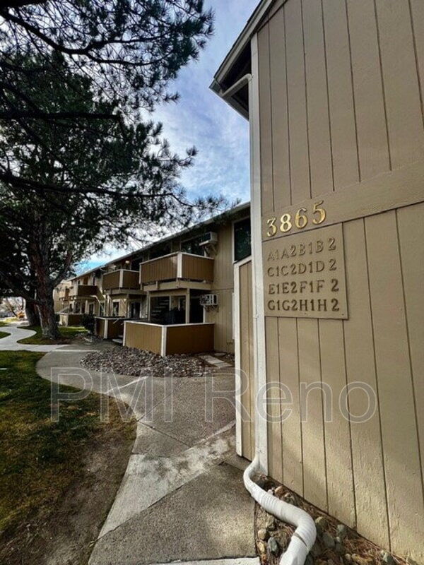 Building Photo - 3865 E Leonesio Dr