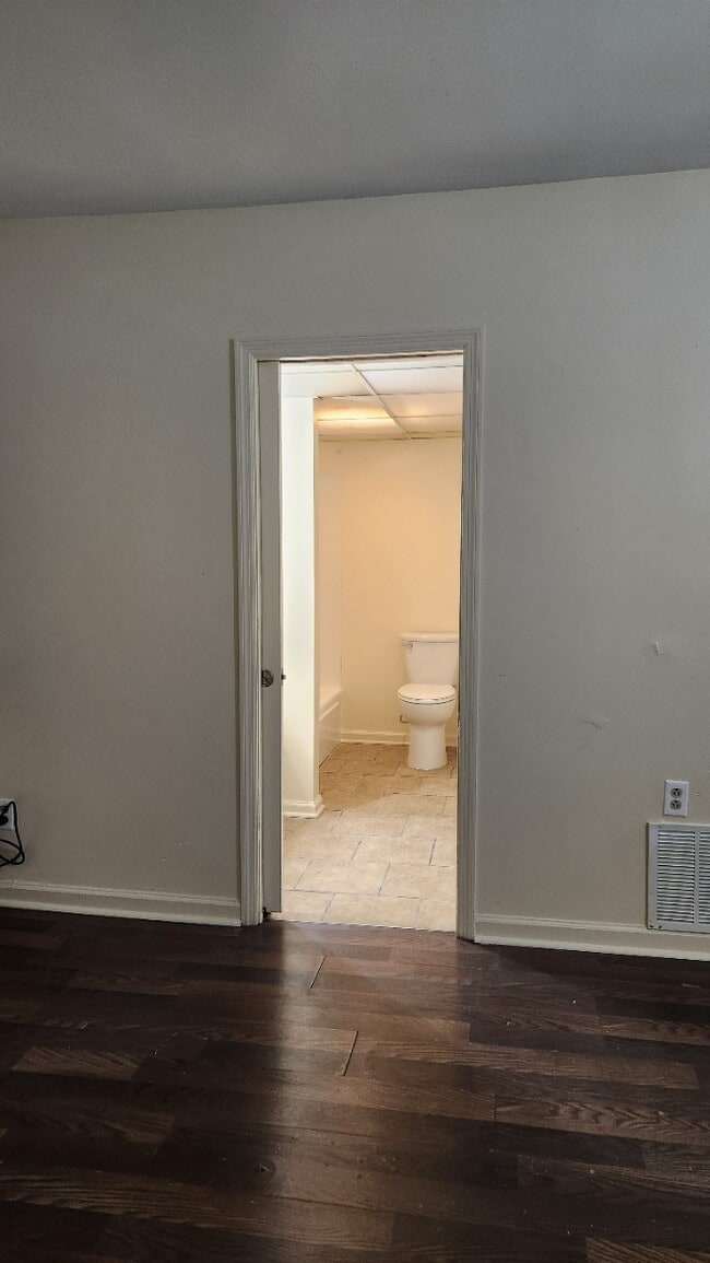 Building Photo - 261 Meadowview Dr