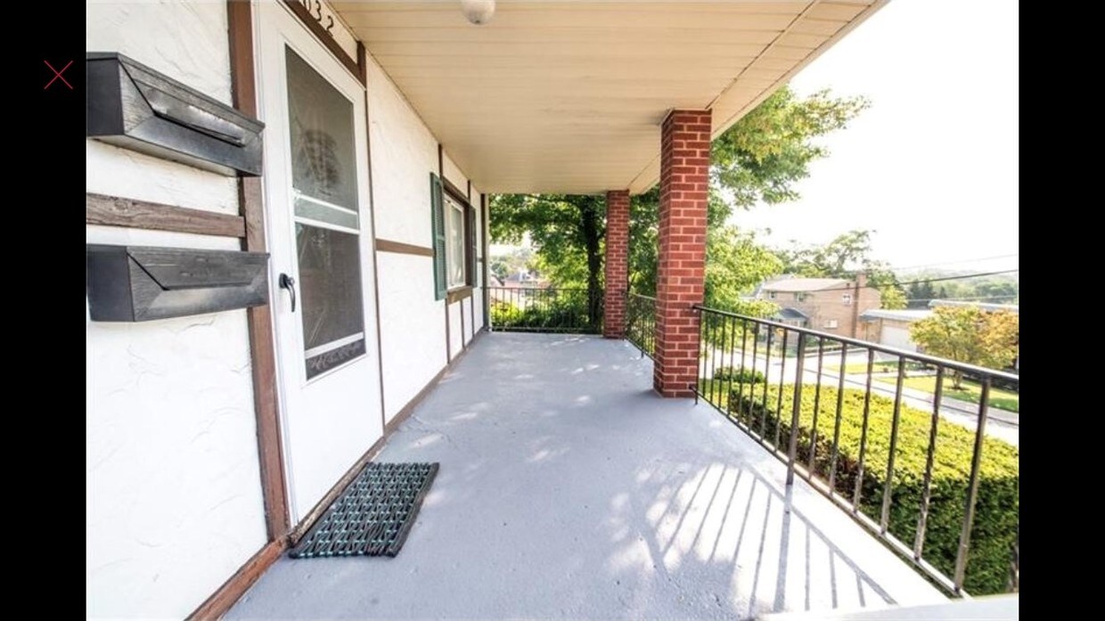 Front Porch - 1632 Steuben St