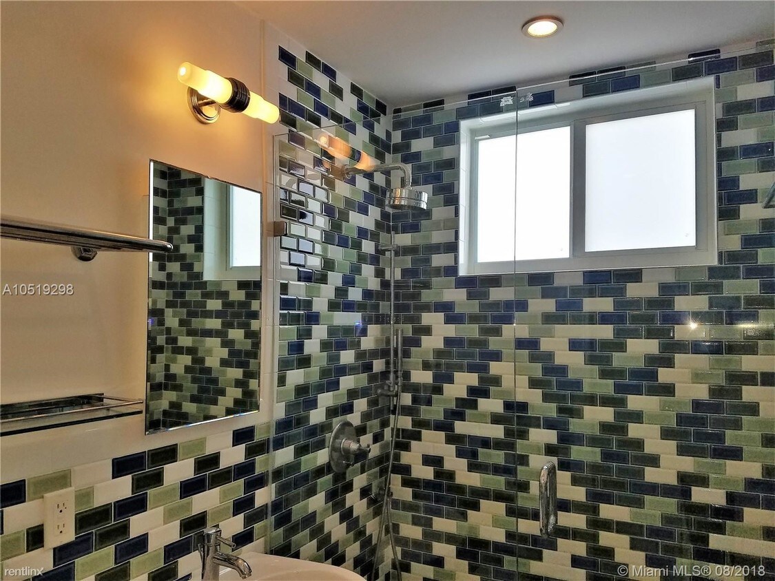 2 br, 2 bath - 4720 Pine Tree Dr # B4 - 2 br, 2 bath  - 4720 Pine Tree Dr # B4