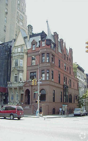 Building Photo - Converted into SFH