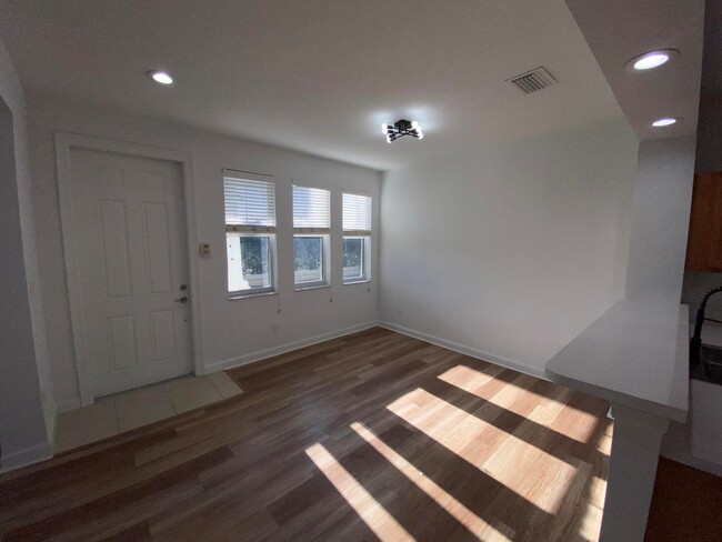 Foto del edificio - 850 Millbrae Ct
