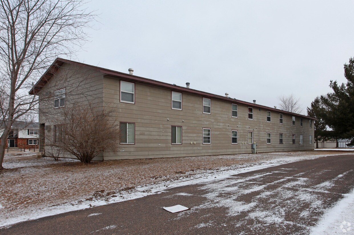 Building Photo - 2422 Fryklund Dr