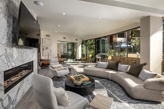 Building Photo - Accent