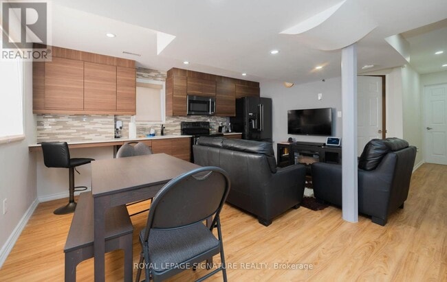 Building Photo - 92 Beckett Crescent
