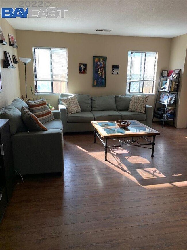 Foto del edificio - 12 Town Square Pl