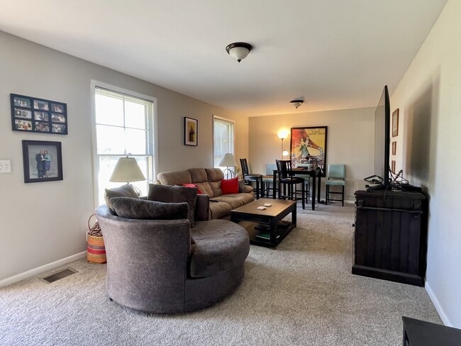 Foto del edificio - 101 Loretta Dr