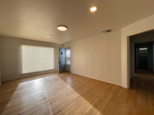 Foto del edificio - Freshly Renovated 3BR/2BA Gem in Snyder!
