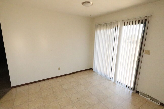 Foto del edificio - Nice 2 Bedroom Duplex Available in Jeffers...