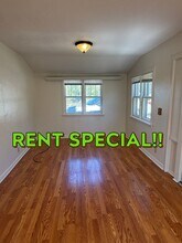 Building Photo - 1001 Silverleaf Ave