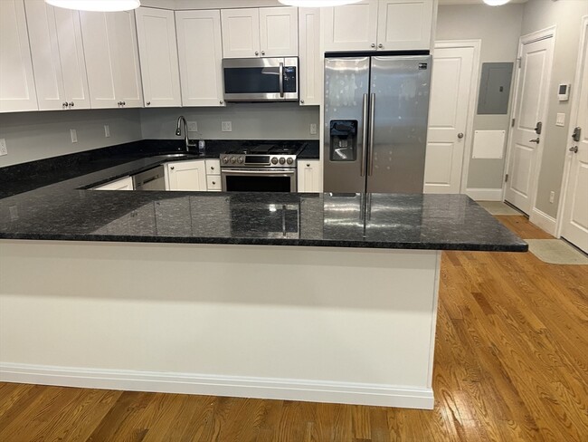 Building Photo - 45 Spring St