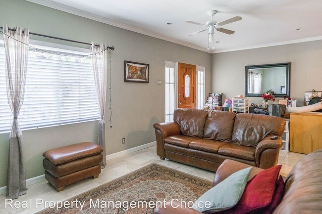 Foto del edificio - 214 E Ellis Ave