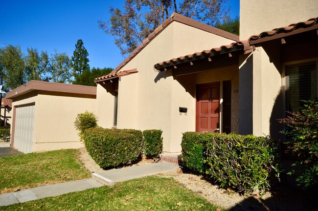 Foto del edificio - Updated 2 Bedroom Anaheim Hills Townhome