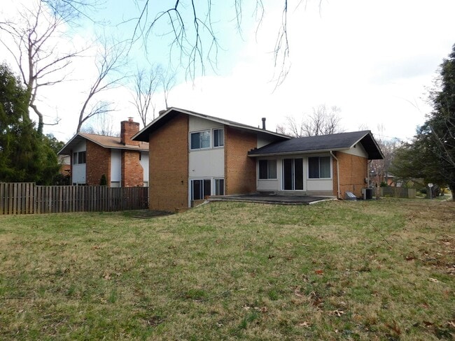 Photo - Awesome 4 bedroom Split Level home in Beth...