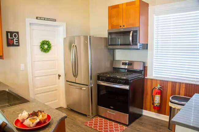 Foto del edificio - 1391 Woodbridge St