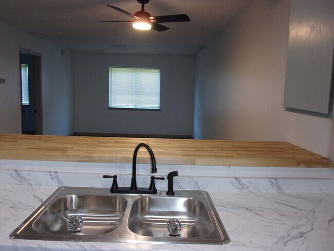 Building Photo - 1673 Eagles Pl