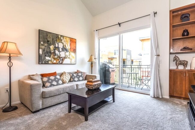 Building Photo - 4060 Glencoe Ave