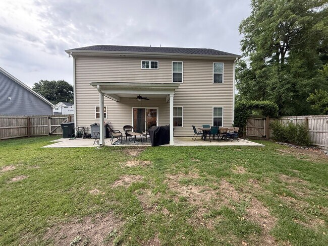 Building Photo - 4 Bedroom house minutes from Haymont!