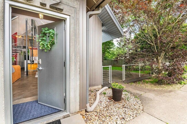 Foto del edificio - 612 N Kerry Dr