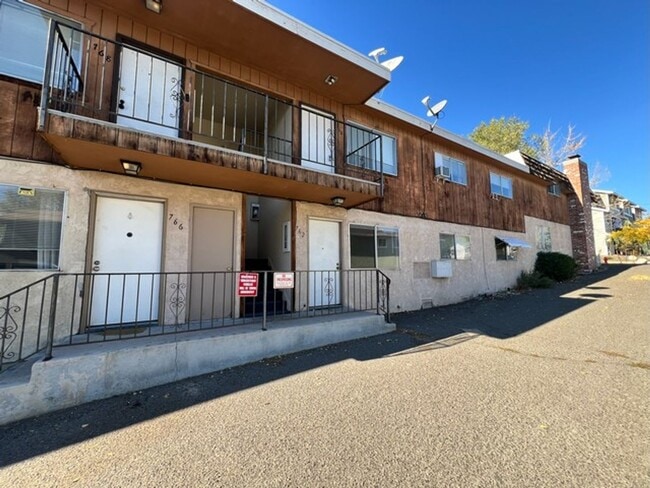 Building Photo - Central Reno Two Bedroom Apartment