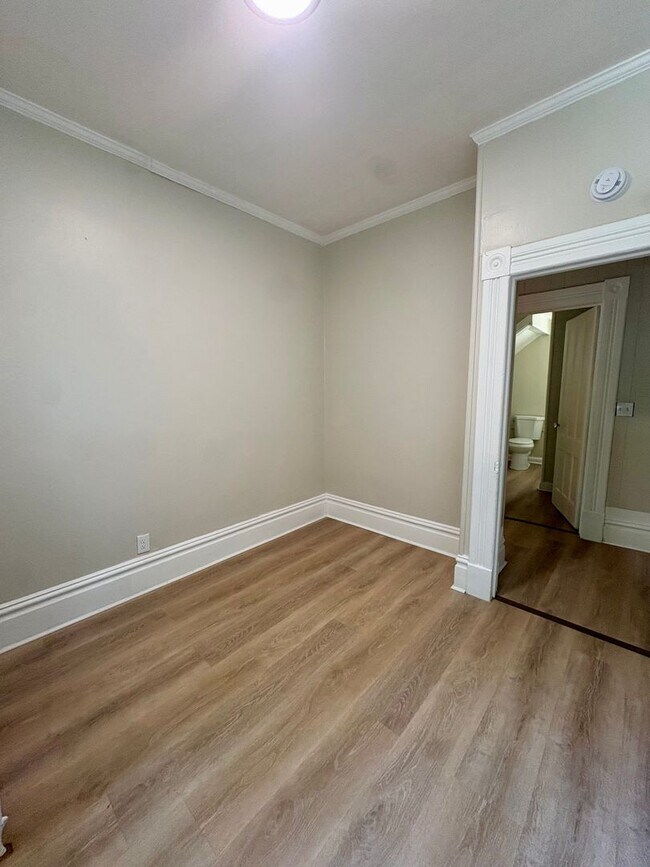 Foto del edificio - 16 McElwain Ave