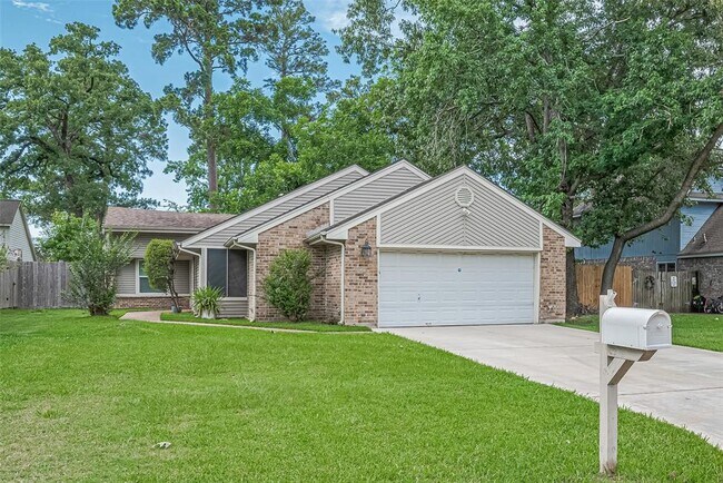 Building Photo - 8711 Pines Pl Dr