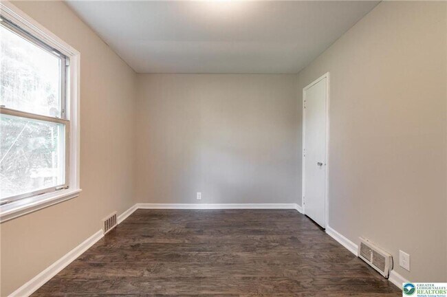 Foto del edificio - 1240 Pembroke Rd