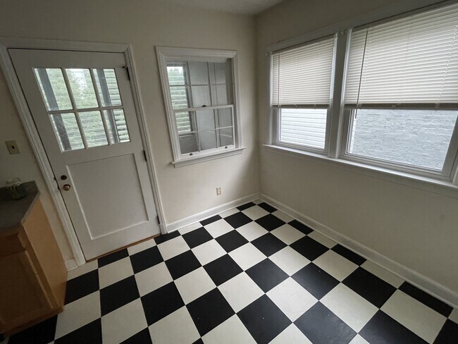 Foto del edificio - 1331 Washington Blvd