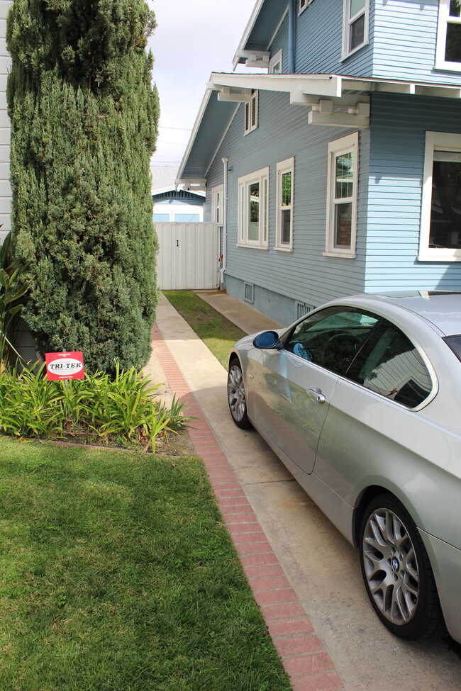 Building Photo - 2509 E 2nd St