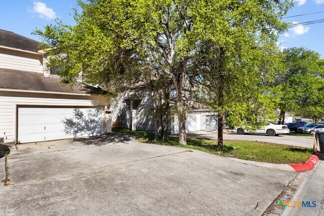 Foto del edificio - 832 Sagewood Trail