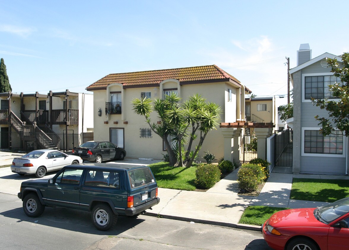 Foto del edificio - 4761 Mansfield St