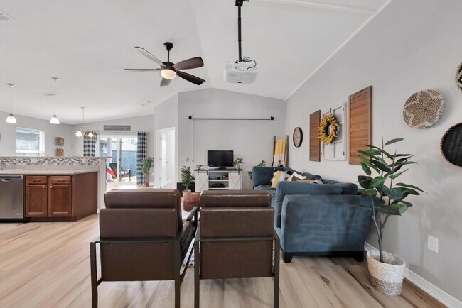 Building Photo - 8497 Island Dr