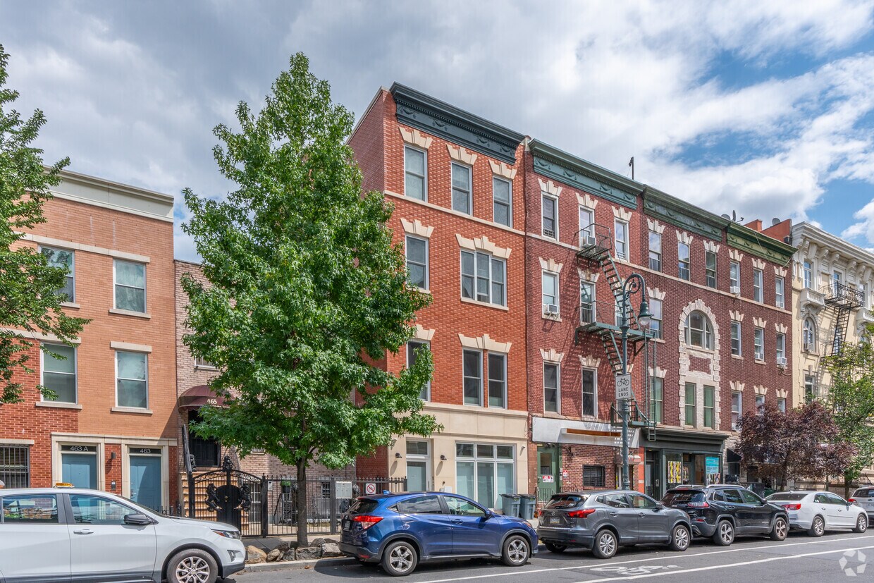 Primary Photo - 467 Tompkins Ave