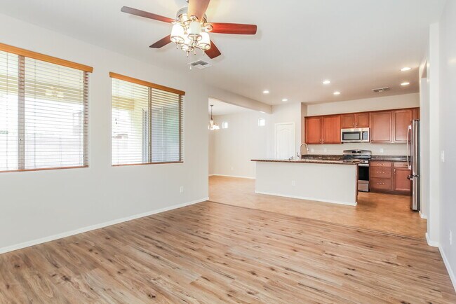 Foto del edificio - 3539 E Oakland St