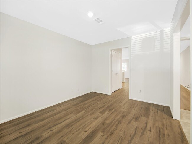 Foto del edificio - 5830 Ettrick Dr