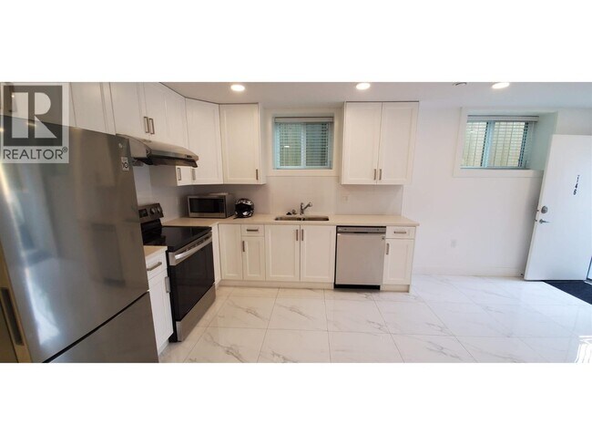 Photo du bâtiment - 1XX W 43rd Ave