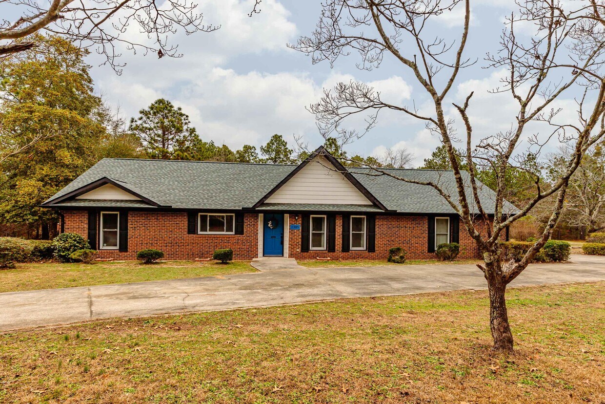 1305 W New Hampshire Ave, Southern Pines, NC 28387 House Rental in Southern Pines, NC