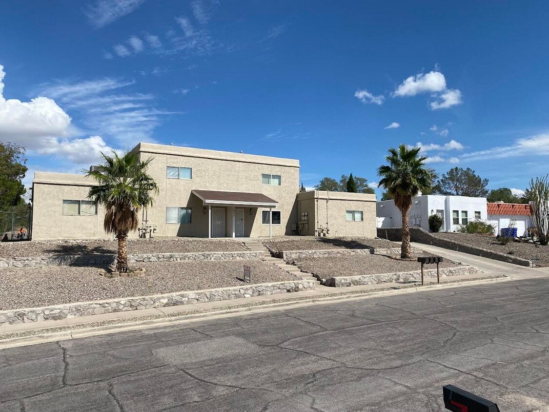 Vista frontal - 805 Mormon Pl