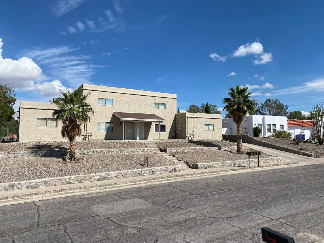 Front View - 805 Mormon Pl