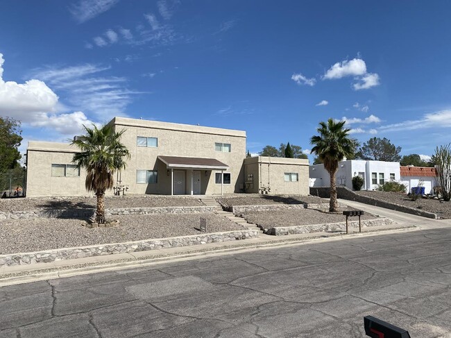 Building Photo - 805 Mormon Pl